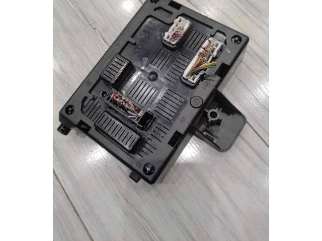 Блок комфорта 8201054129 Renault Clio III