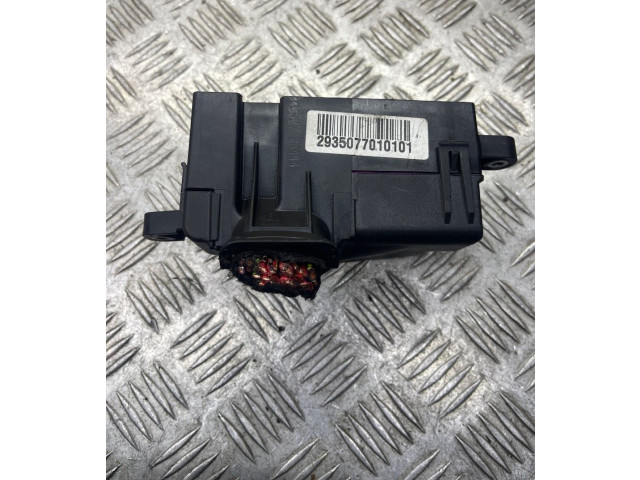 Блок предохранителей QE002, 040507 Audi A3 S3 A3 Sportback 8P