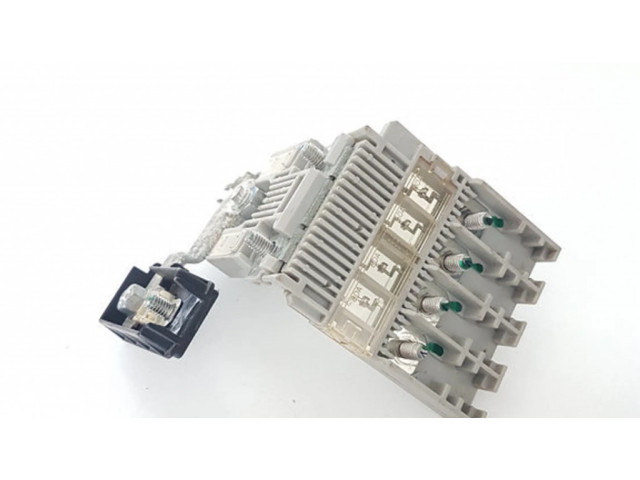 Узел подключения плюсовых проводов