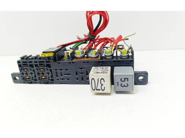 Блок предохранителей 8L0941822A   Skoda Superb B5 (3U)    