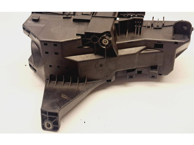 Блок предохранителей  9494210   Volvo V70    