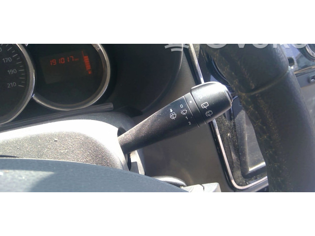 Ручка стеклоочистителей 8201168008 Dacia Lodgy