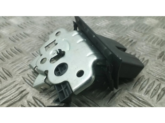 замок багажника 8U0827520 Audi Q3 8U 2011-2016 года