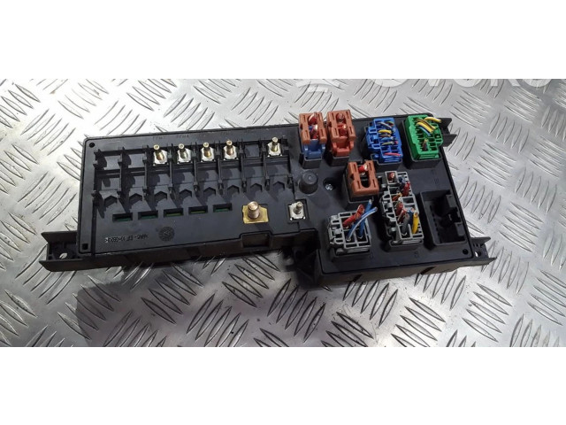 Блок предохранителей  518717004, 8637841   Volvo S80    