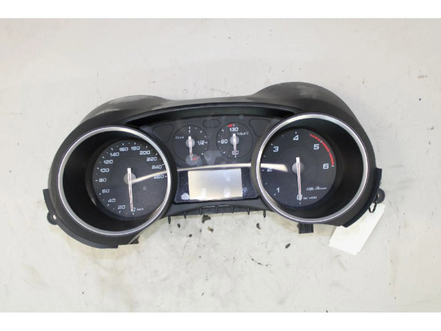 Přístrojová deska Alfa Romeo Giulia 2010