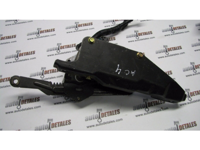 Притягиватель задней крышки