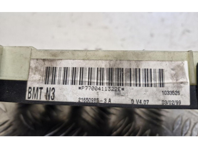 Блок предохранителей 7700411322E   Renault Clio II    