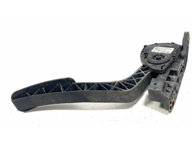 Педаль акселератора