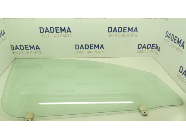 Основное стекло передних дверей (четырехдверного автомобиля)