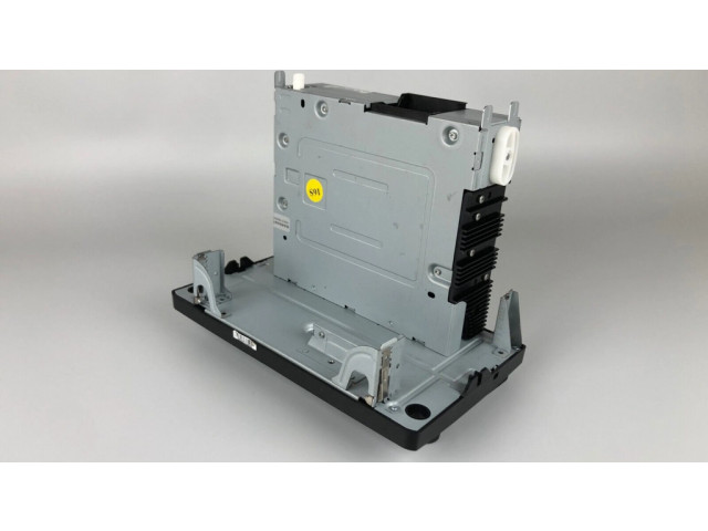 Радио/ проигрыватель CD/DVD / навигация