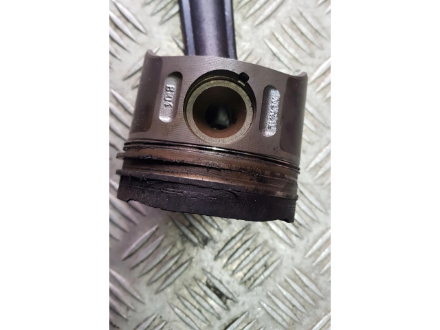 Píst Mercedes-Benz C W203