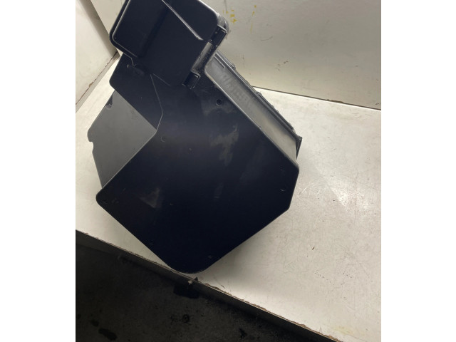 Pojistková skříňka Volkswagen Transporter - Caravelle T5 2005