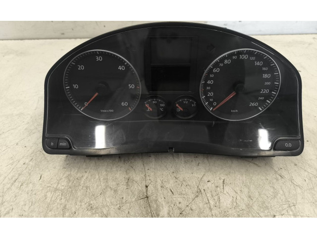 Панель приборов Volkswagen Jetta V