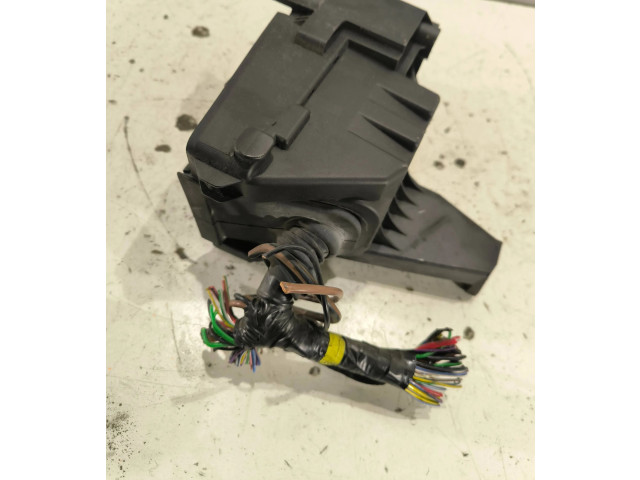 Блок предохранителей 30728132 Volvo V70