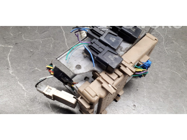 Pojistková skříňka jb200400 KIA Carnival 2010