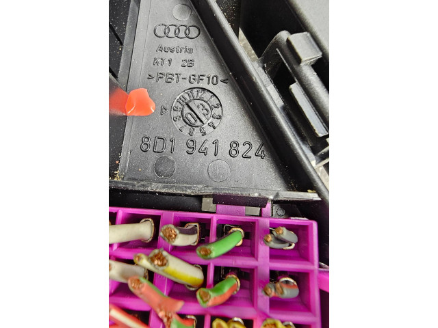 Блок предохранителей  8D1941824   Skoda Octavia Mk1 (1U)    