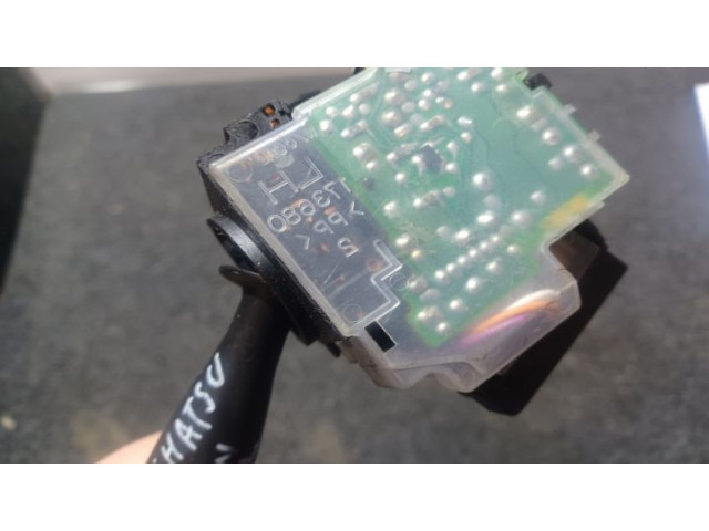 Ручка стеклоочистителей Daihatsu Sirion