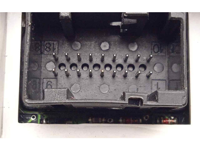 Přístrojová deska  Lancia Thesis 2004 1.CONECTOR  