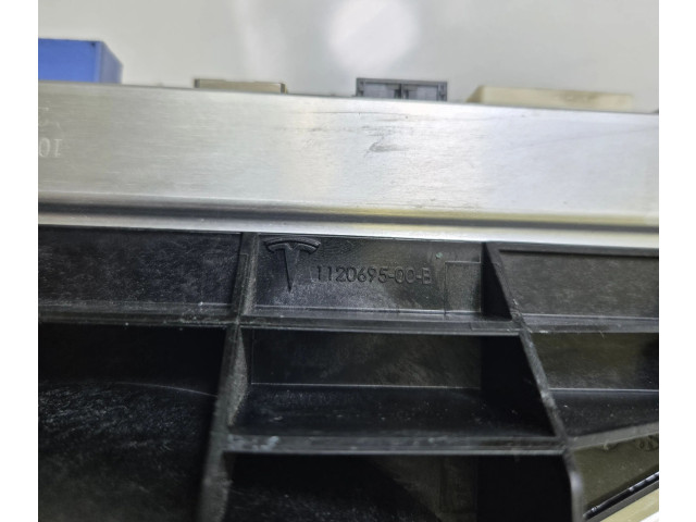 Řídící jednotka 152796301   Tesla Model 3 2020