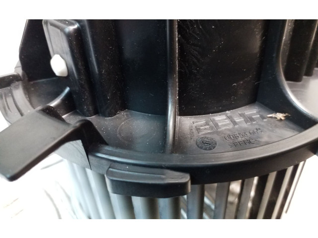 Вентилятор печки    U0854003   Audi Q5 SQ5