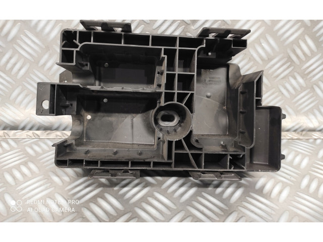 Pojistková skříňka 13302321 Opel Zafira C 2012