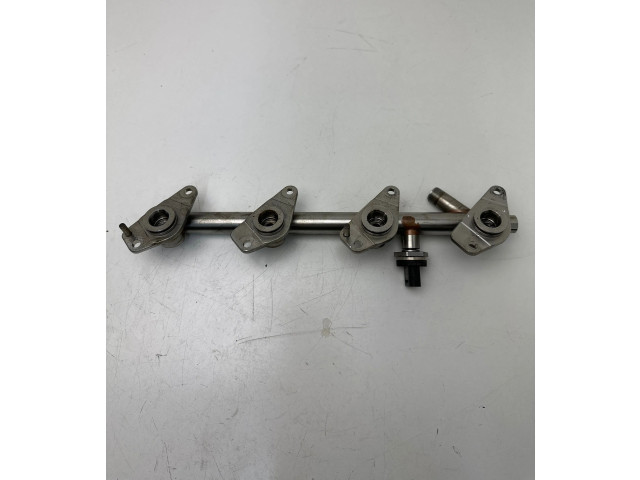 Vstřikovací lišta A2740700995, 1511000357140 Mercedes-Benz C W205 M 274.920