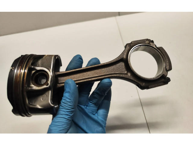 Píst a17700q06, a17700 Mercedes-Benz C AMG W205