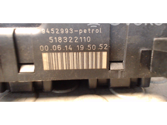 Блок предохранителей  9452993, NICHTZUTREFFEND   Volvo V70    