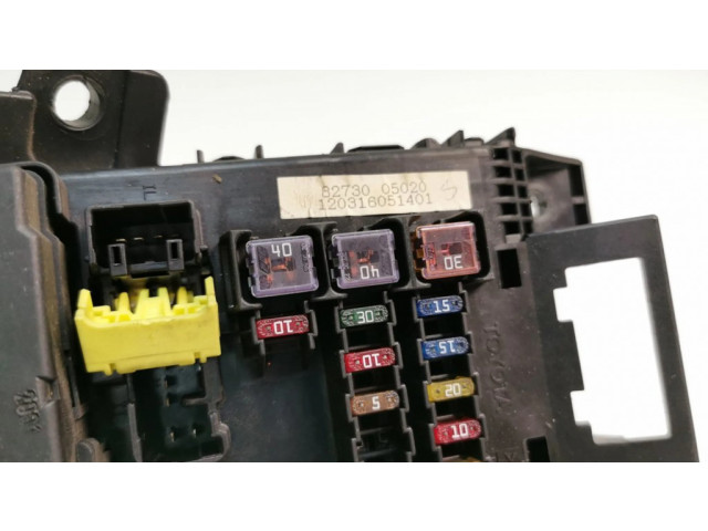 Pojistková skříňka 8264105011 Toyota Avensis T220 2001