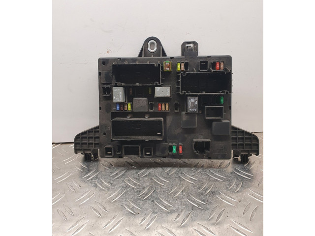 Блок предохранителей 13368642, TZ   Opel Astra J    