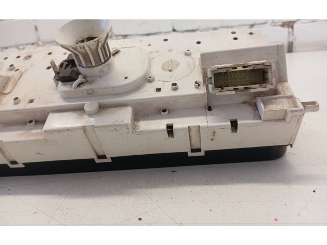 Панель приборов 81117621   Volkswagen PASSAT B3       