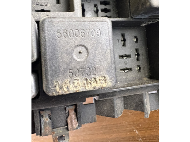 Блок предохранителей 04831433AA, 518722103 Jeep Grand Cherokee (WJ)