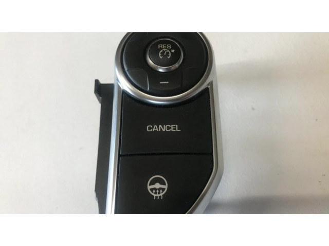 Кнопки рулевого колеса