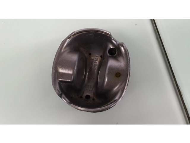 Píst 11257812585 BMW 5 F10 F11 pro naftový motor 3.0 N57D30A 530XD