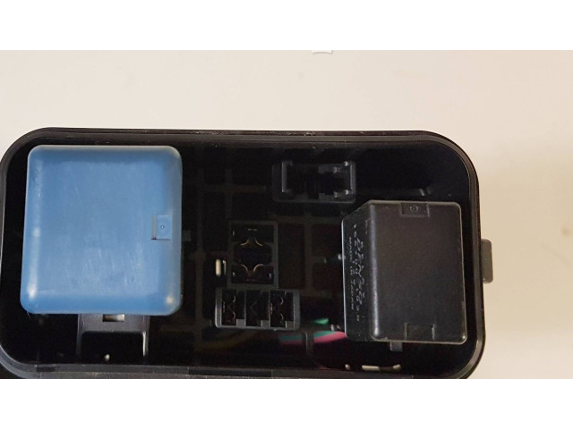 Блок предохранителей  3811910020, 1567003280   Subaru Tribeca    