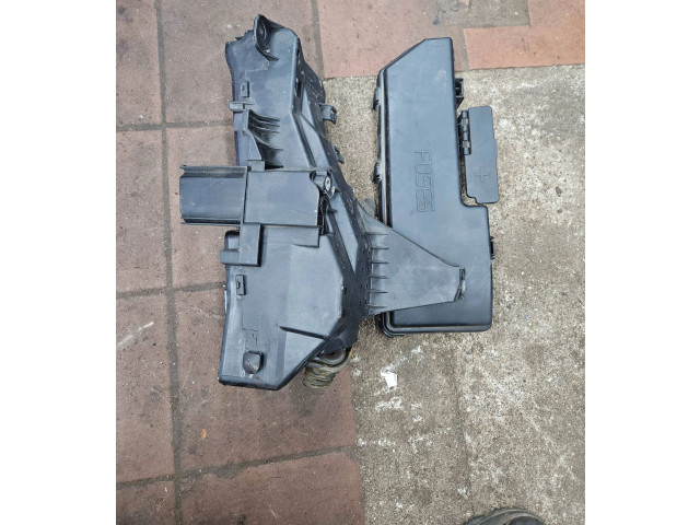 Блок предохранителей  9494210   Volvo V70    