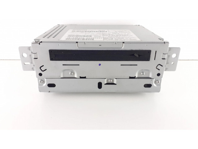 Радио/ проигрыватель CD/DVD / навигация