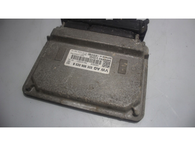 Блок управления двигателем ECU