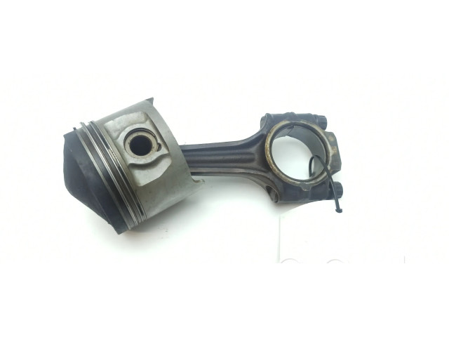 Píst 11004 Mercedes-Benz S W116 pro benzínový motor 2.8