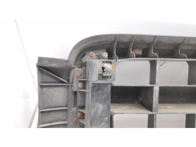 Передняя решётка Nissan Pathfinder R50 1996-2005 года