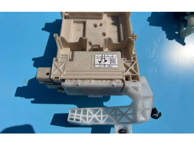 Pojistková skříňka 827300H030A, 5E310655 Toyota Aygo AB40 2015