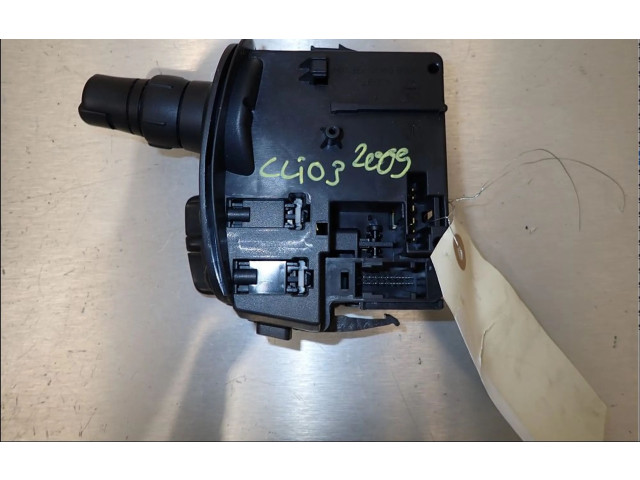 Ручка стеклоочистителей 8201590631   Renault Clio III