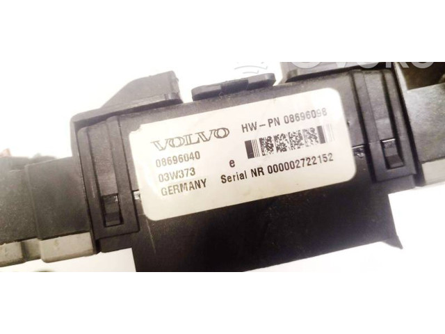 Блок предохранителей  08696040, 08696098   Volvo S80    