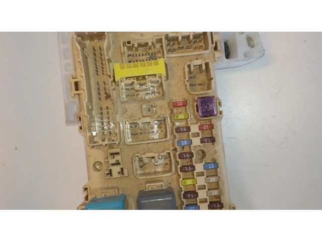 Блок предохранителей 892210F010   Toyota RAV 4 (XA30)    