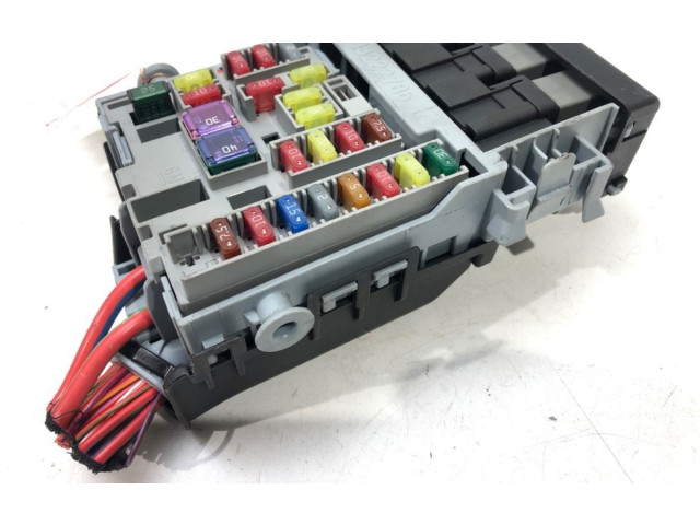 Pojistková skříňka 13222786 Opel Zafira C 2011