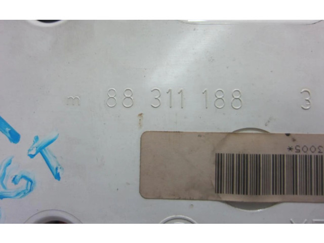 Панель приборов 88311188   Volkswagen Golf III       