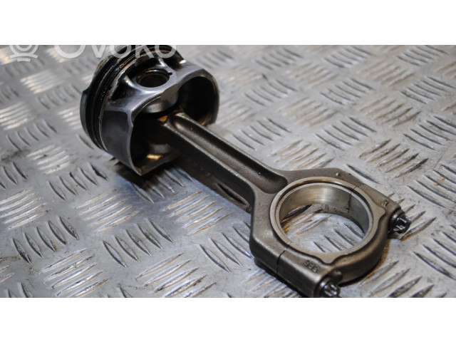 Píst 764595801 BMW 5 GT F07 pro benzínový motor 3.0