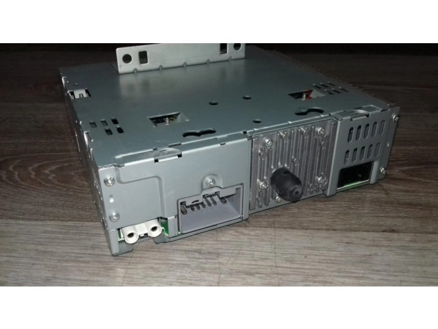 Радио/ проигрыватель CD/DVD / навигация