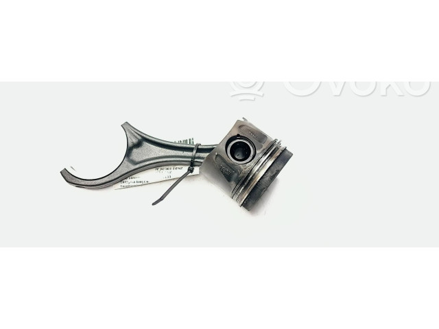 Поршень Mitsubishi Montero