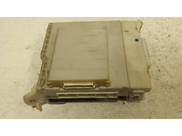 Блок предохранителей 8273053020 Lexus IS 220D-250-350